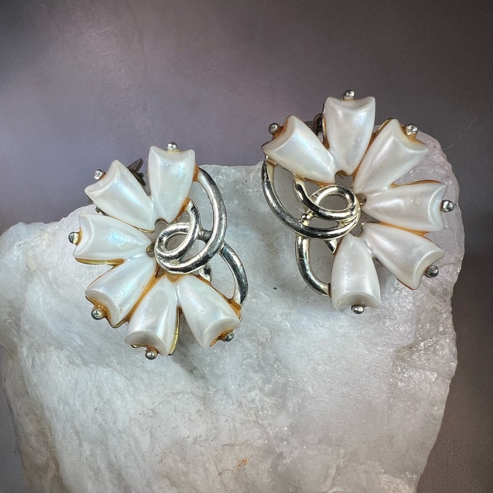 Vintage Signed BOGOFF White Lucite Modernist Petal Flower Clip Earrings